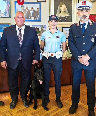 https://www.lanazione.it/image-service/view/acePublic/alias/contentid/NmI2OTQwZWUtOGNkMC00/0/municipale-con-lantidroga-ce-rocco-darwin.jpeg