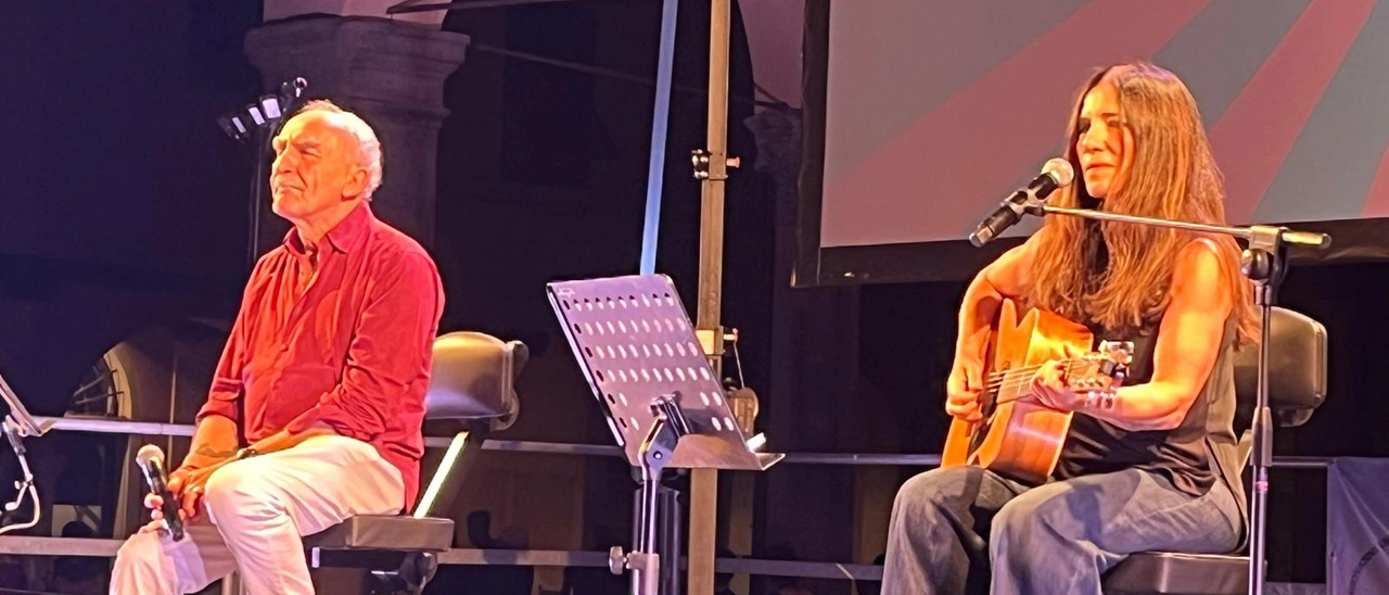 Grande successo a San Giovanni per lo spettacolo di Paolo Turci e Gino Castaldo
