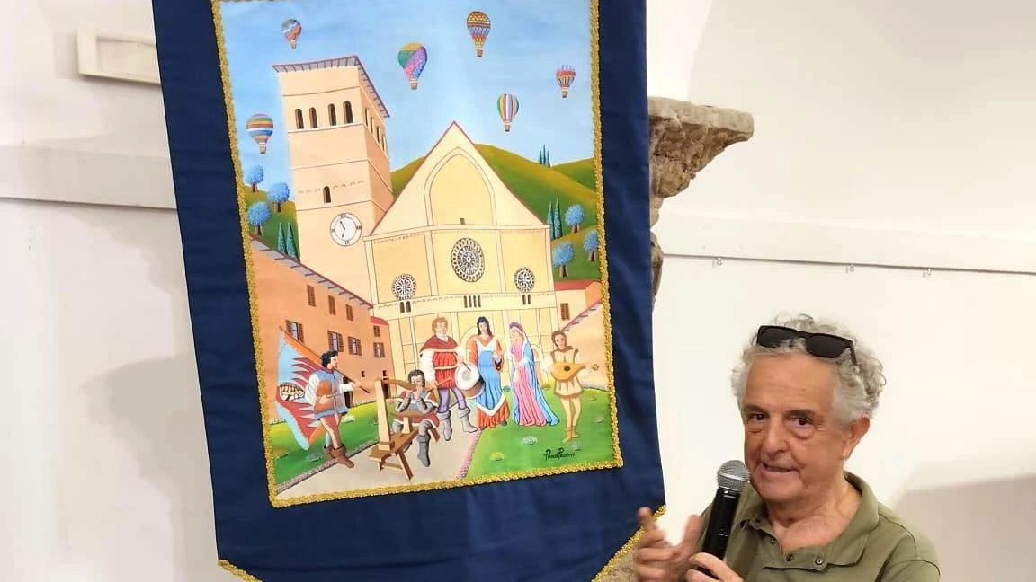 L’artista Paolo Proietti con il drappo L’artista Paolo Proietti con il drappo