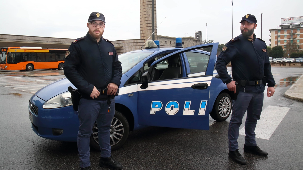 I controlli della polizia alla stazione ferroviaria I controlli della polizia alla stazione ferroviaria