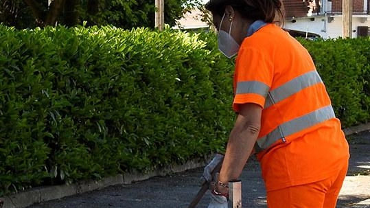 L’appello degli esponenti della lsita civica ’Orbetello al centro’: "Il solo intervento della spazzatrice non basta".