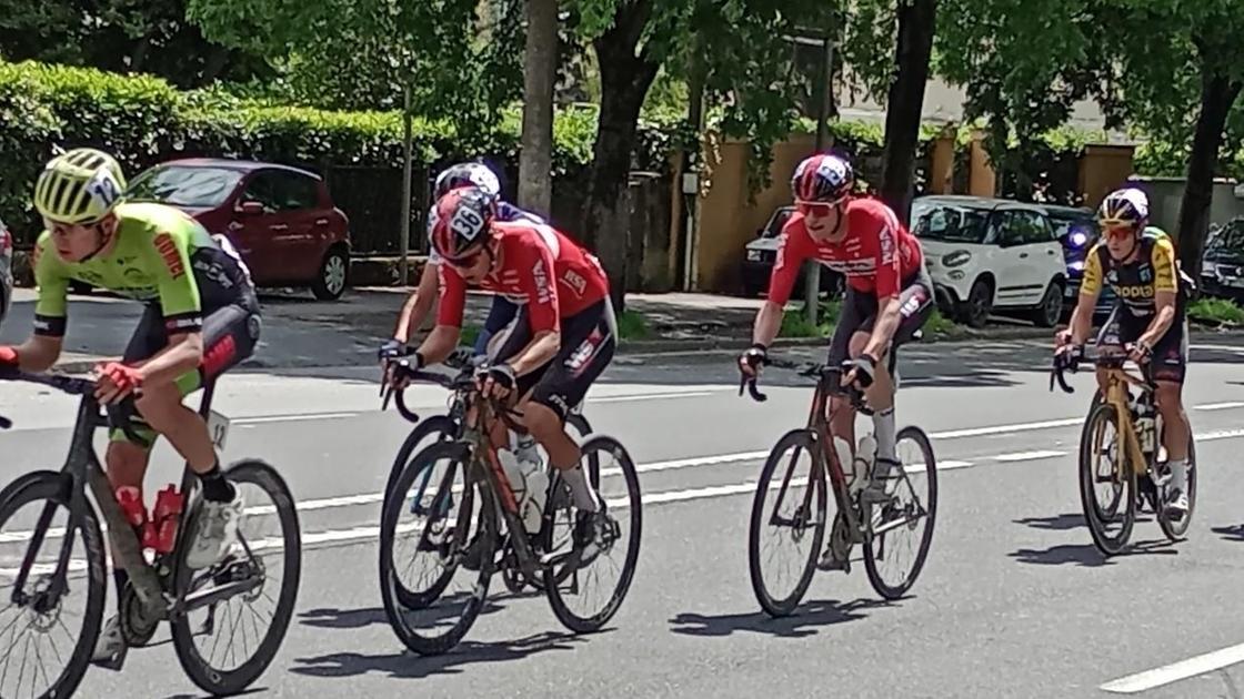 https://www.lanazione.it/image-service/view/acePublic/alias/contentid/NmIwY2IwM2QtOGFmNi00/0/marina-blindata-per-la-corsa-ciclistica-ecco-divieti-e-deviazioni.jpeg?f=16:9&w=1200&h=630