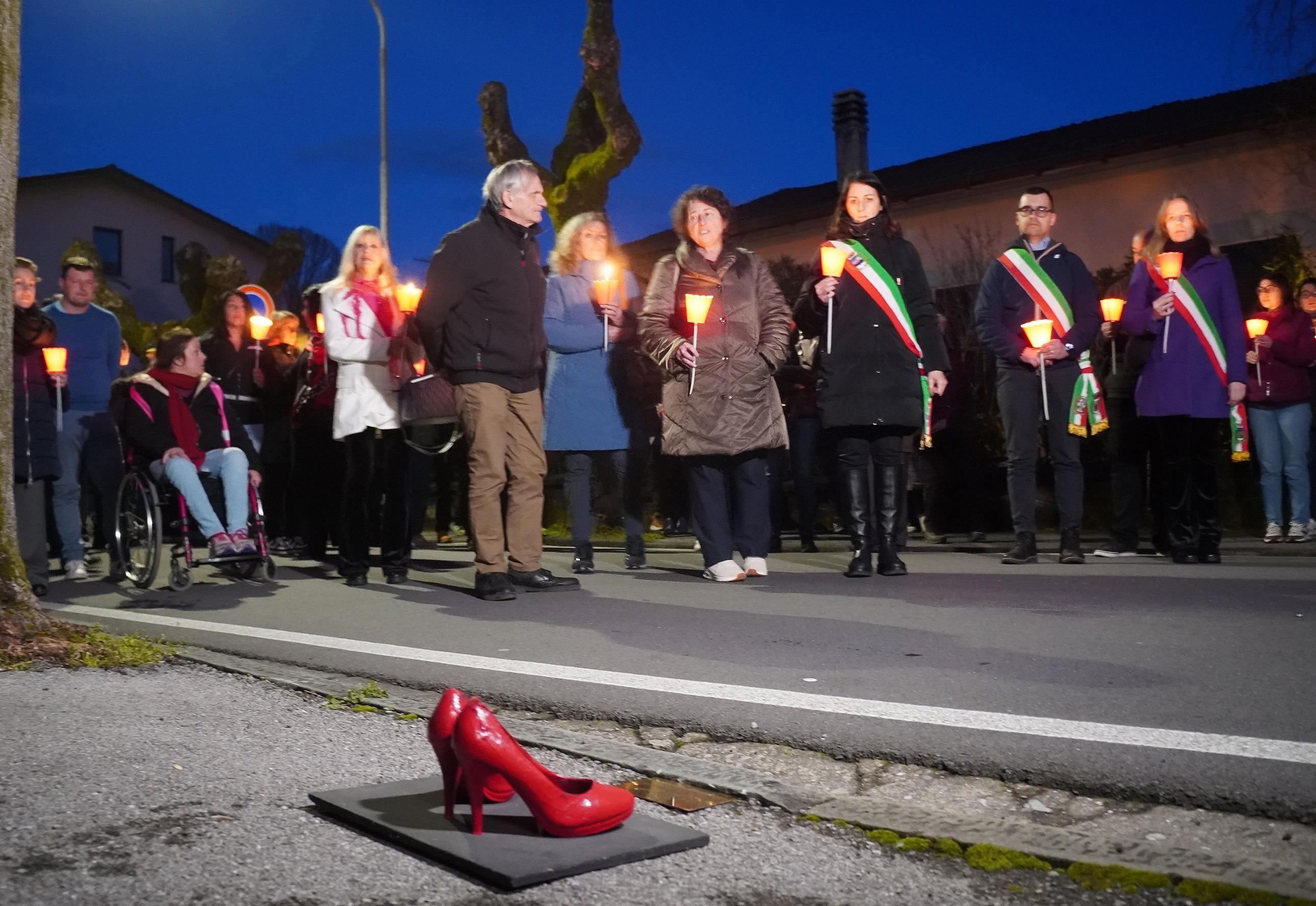 “Sono pentito, l’amavo“. Ascoltato al processo il marito di Maria Ferreira che la uccise a coltellate “Sono pentito, l’amavo“. Ascoltato al processo il marito di Maria Ferreira che la uccise a coltellate
