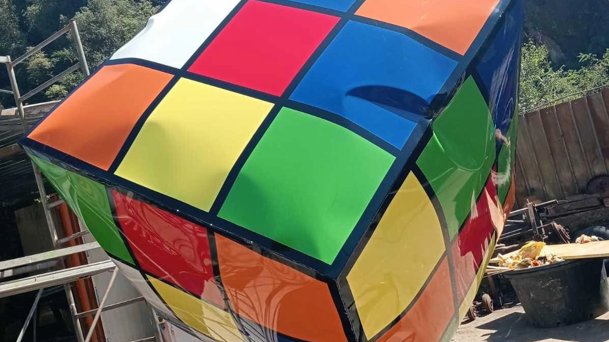 In elaborazione un coloratissimo cubo grasso ispirato al famoso rompicapo di Rubik In elaborazione un coloratissimo cubo grasso ispirato al famoso rompicapo di Rubik