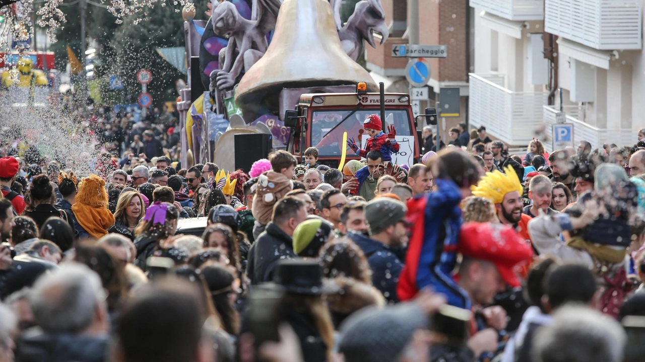 Tantissime persone domenica hanno invaso il quartiere perugino per assistere alla parata dei carri allegorici. E domenica si replica . Tantissime persone domenica hanno invaso il quartiere perugino per assistere alla parata dei carri allegorici. E domenica si replica .