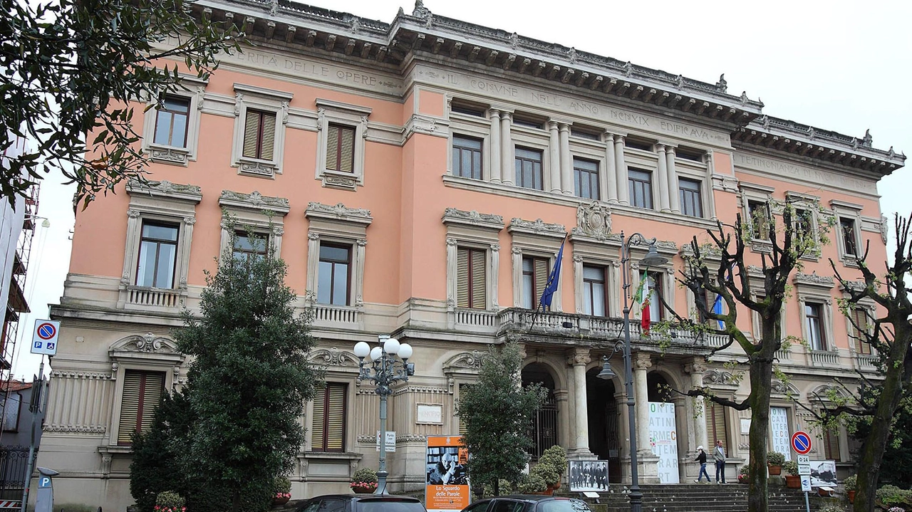 Il palazzo comunale di Montecatini (Goiorani) Il palazzo comunale di Montecatini (Goiorani)
