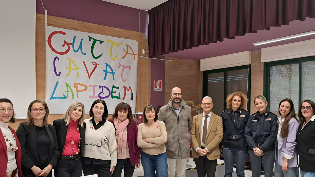 Teresa Manes. mamma di Andrea Spezzacatena, con le professoresse Teresa Manes. mamma di Andrea Spezzacatena, con le professoresse