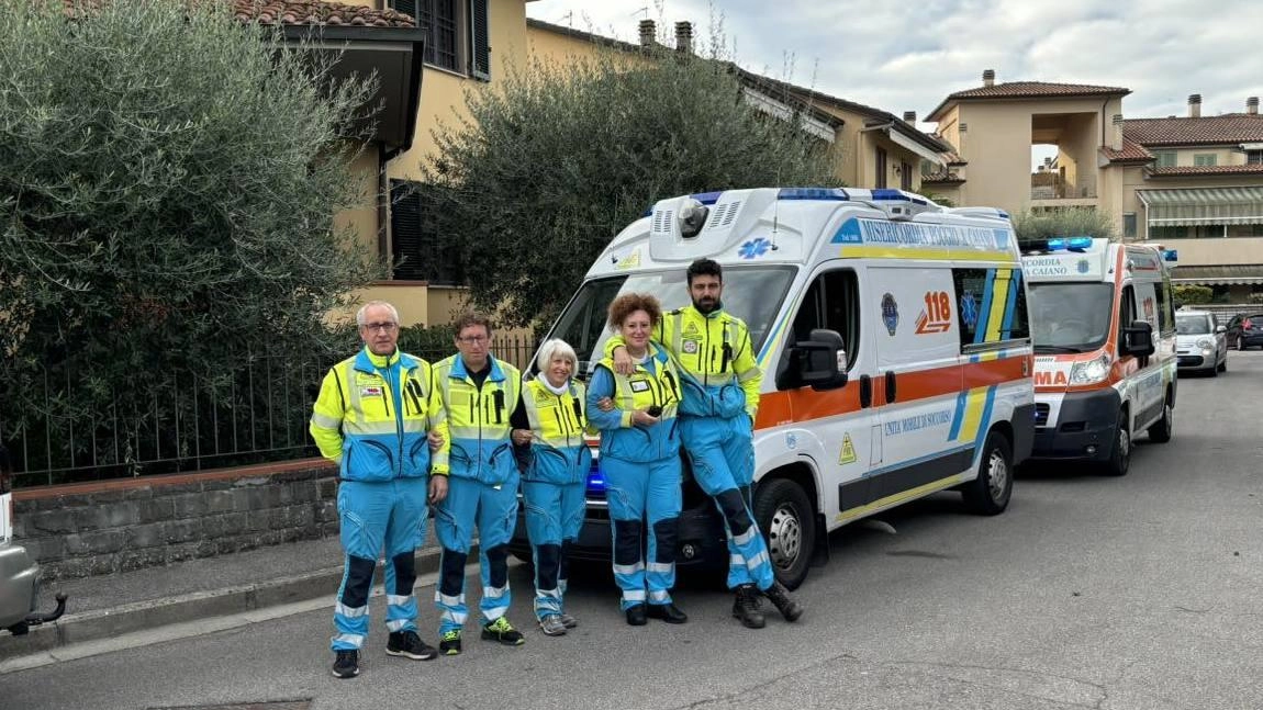 Un gruppo di volontari della Misericordia di Poggio a Caiano durante il servizio di primo soccorso ad una manifestazione Un gruppo di volontari della Misericordia di Poggio a Caiano durante il servizio di primo soccorso ad una manifestazione
