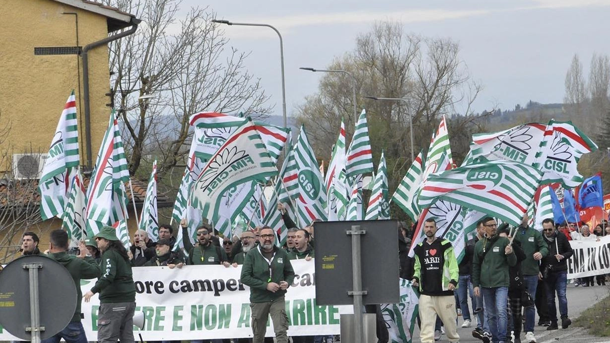 Oltre 250 lavoratori hanno partecipato al corteo organizzato dai sindacati