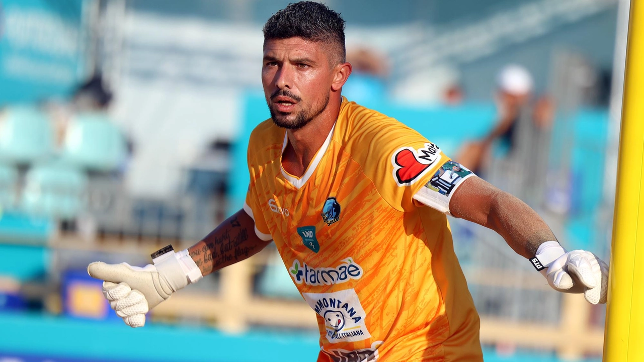Il portierone e capitano Andrea Carpita della Farmaè Viareggio Beach Soccer: è l’unico giocatore che fa parte della squadra fin dalle origini nel lontano 2010
