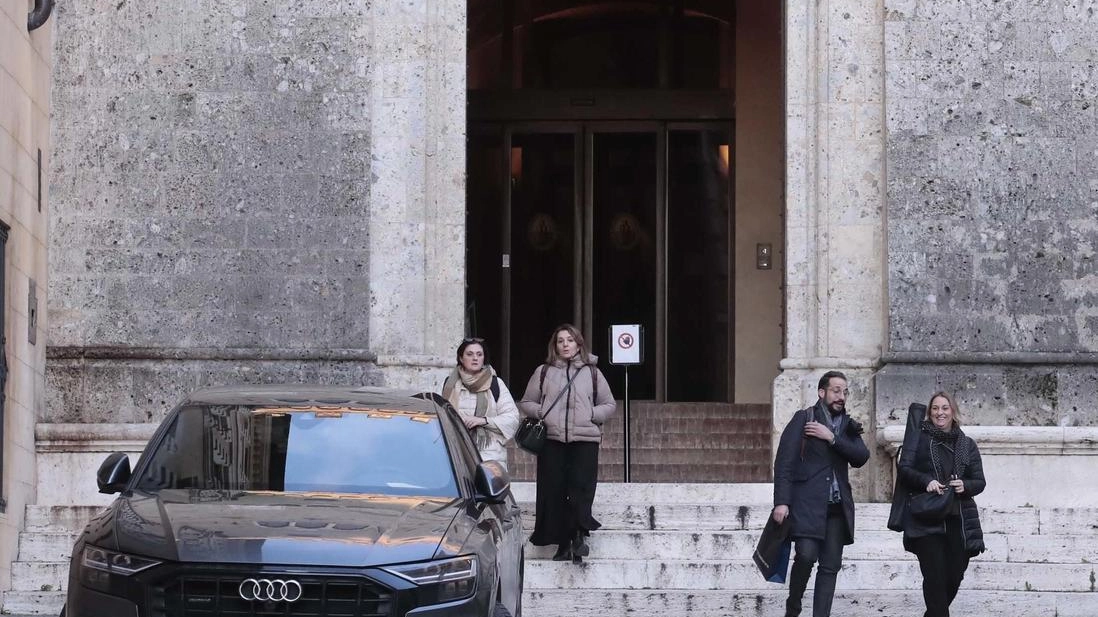L’ad Lovaglio spiega l’offerta pubblica di scambio sulla totalità delle azioni di Mediobanca "Vogliamo segnare un nuovo approccio nel percorso di consolidamento del settore bancario". L’ad Lovaglio spiega l’offerta pubblica di scambio sulla totalità delle azioni di Mediobanca "Vogliamo segnare un nuovo approccio nel percorso di consolidamento del settore bancario".