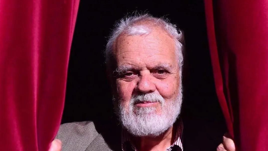 Il festival "Castiglione del Cinema" presenta un cartellone di alto livello con film, ospiti e eventi. Registi e attori come Marco Tullio Giordana, Federico Zampaglione, Pilar Fogliati e Brando De Sica saranno protagonisti dell'evento che si svolgerà dal 25 al 29 settembre a Castiglione del Lago. Il programma include proiezioni, incontri con artisti e premiazioni, con un focus su registi emergenti e omaggi a figure importanti del cinema italiano. Il festival "Castiglione del Cinema" presenta un cartellone di alto livello con film, ospiti e eventi. Registi e attori come Marco Tullio Giordana, Federico Zampaglione, Pilar Fogliati e Brando De Sica saranno protagonisti dell'evento che si svolgerà dal 25 al 29 settembre a Castiglione del Lago. Il programma include proiezioni, incontri con artisti e premiazioni, con un focus su registi emergenti e omaggi a figure importanti del cinema italiano.