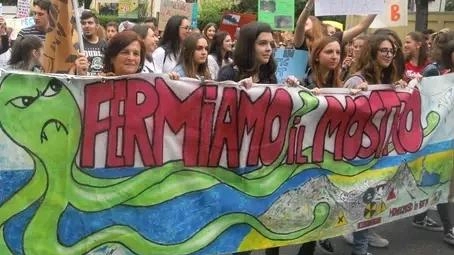 I cittadini contro la discarica si oppongono a ulteriori conferimenti. E l’associazione chiede la riconversione dell’area in un parco fotovoltaico. I cittadini contro la discarica si oppongono a ulteriori conferimenti. E l’associazione chiede la riconversione dell’area in un parco fotovoltaico.