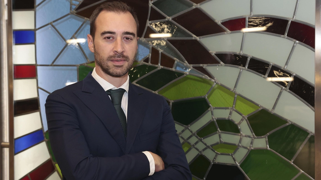 Il neo capitano dell’Istrice Claudio Pagliantini ha 40 anni, è sposato, due figli Il neo capitano dell’Istrice Claudio Pagliantini ha 40 anni, è sposato, due figli
