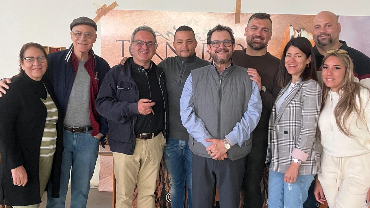 Il viceministro dominicano (secondo da sinistra) nella foto ricordo della visita. Al centro, Zippilli e Pichi Graziani