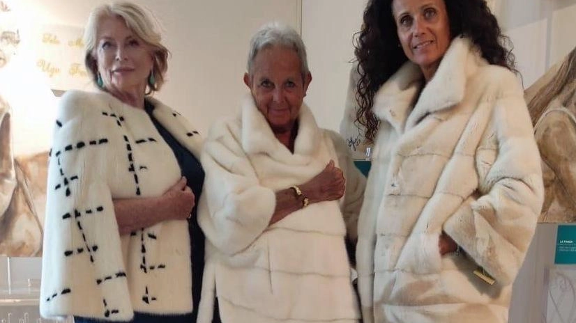 Da sinistra Elisabetta Rogai, Elisabetta Bellagambi con la figlia Simona Da sinistra Elisabetta Rogai, Elisabetta Bellagambi con la figlia Simona