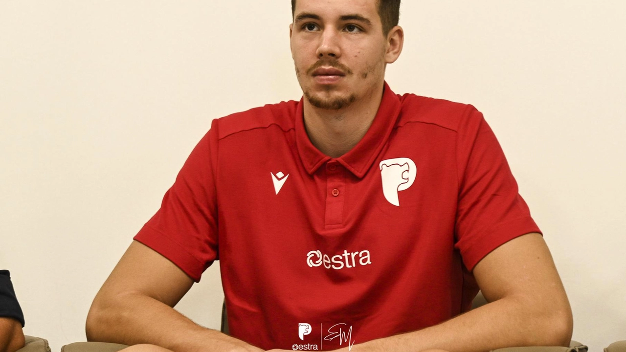 Luka Brajkovic è nato a Feldkirch il 26 giugno 1999 (Maestripieri-Pistoia Basket 2000) Luka Brajkovic è nato a Feldkirch il 26 giugno 1999 (Maestripieri-Pistoia Basket 2000)