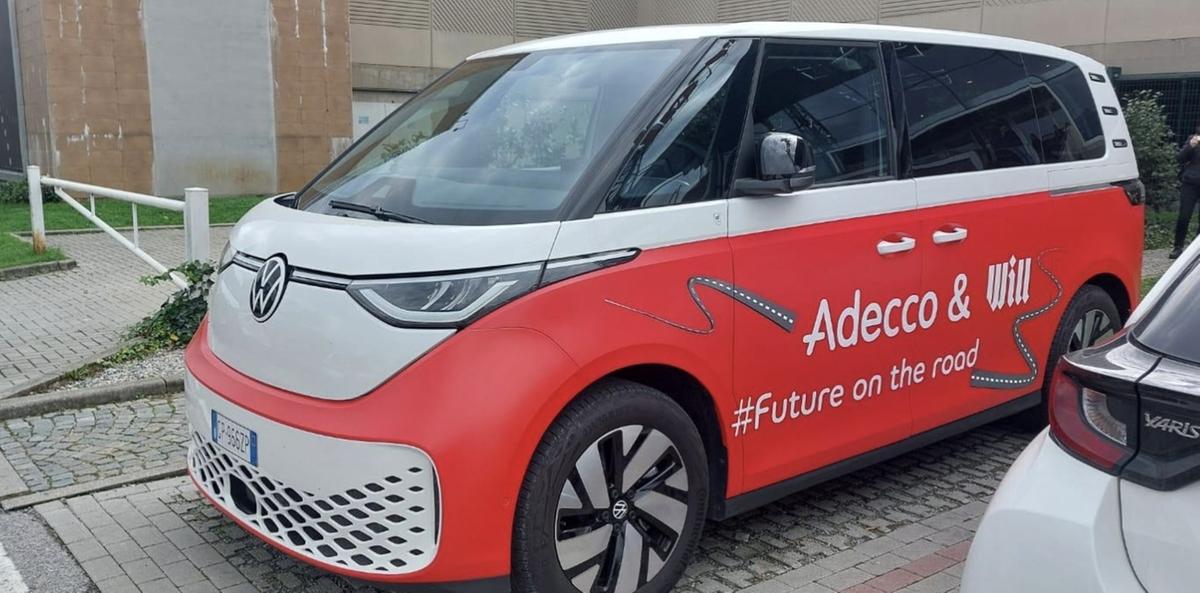 il van di adecco arriva a foiano per far conoscere le opportunit224 professionali sul territorio