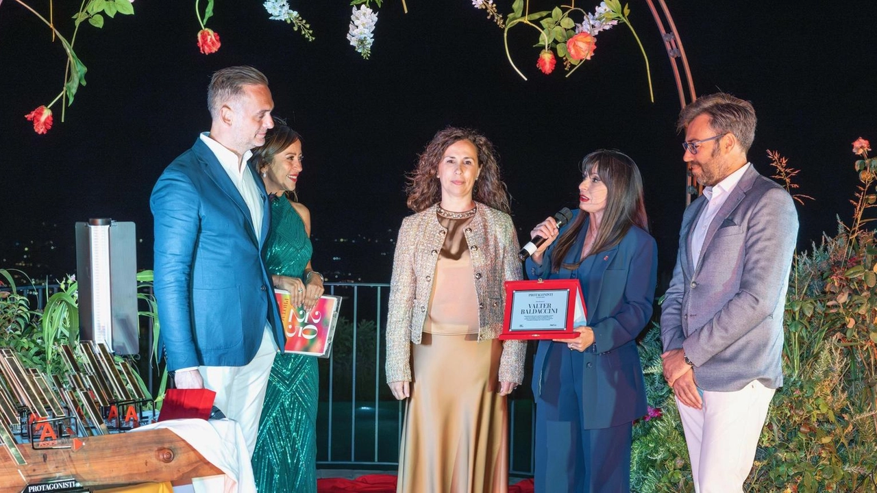 Beatrice e Leonardo Baldaccini hanno ritirato il premio in memoria del padre Beatrice e Leonardo Baldaccini hanno ritirato il premio in memoria del padre