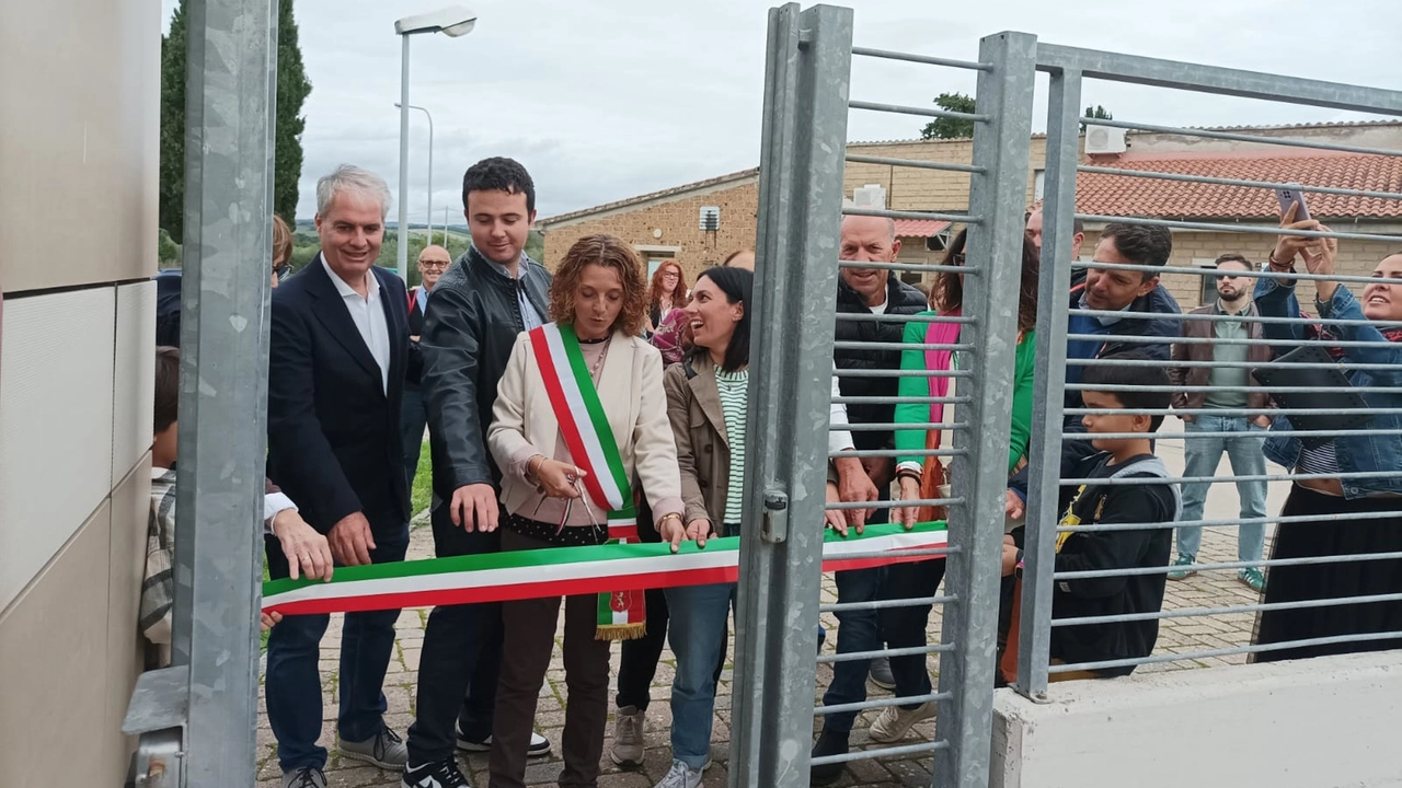 Il taglio del nastro Il taglio del nastro