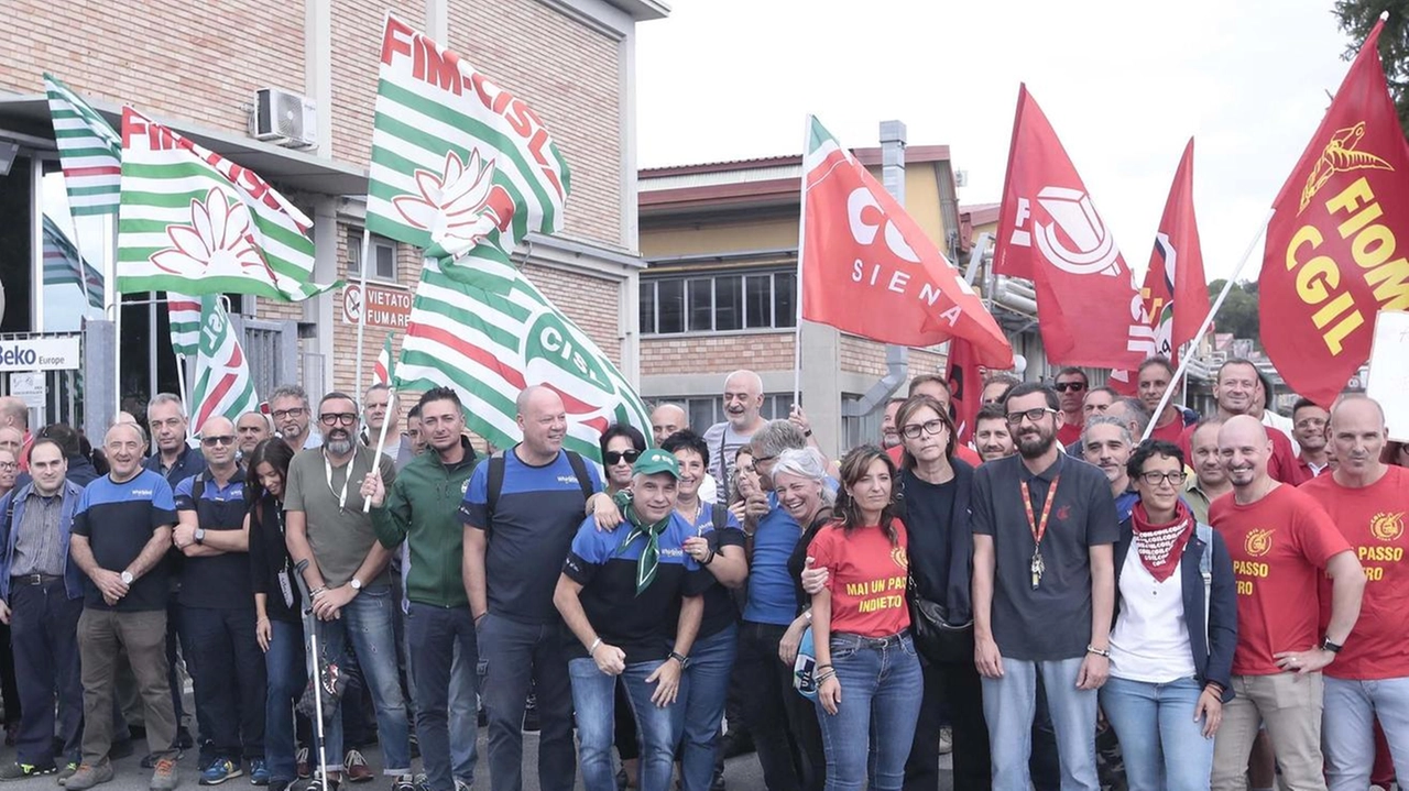 Centrodestra e centrosinistra si schierano a fianco degli operai. Interrogazione urgente in Consiglio Centrodestra e centrosinistra si schierano a fianco degli operai. Interrogazione urgente in Consiglio