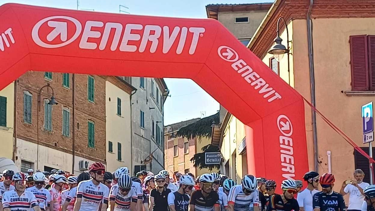 La Granfondo del Gigante Bianco è stata un evento clamoroso. Ben 263 corridori fra la prova gravel del sabato e... La Granfondo del Gigante Bianco è stata un evento clamoroso. Ben 263 corridori fra la prova gravel del sabato e...
