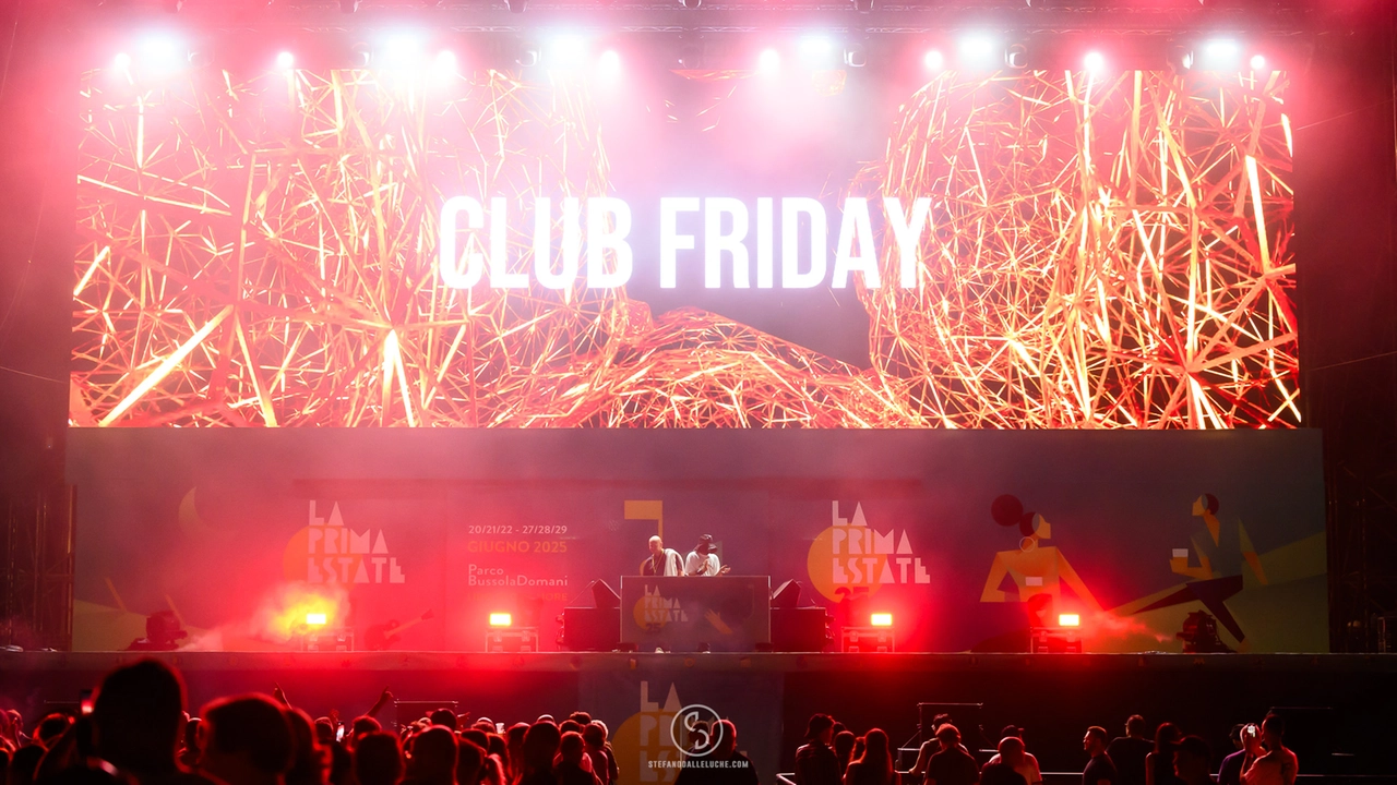 La serata Club Friday a Lido di Camaiore (foto Stefano Dalle Luche) La serata Club Friday a Lido di Camaiore (foto Stefano Dalle Luche)