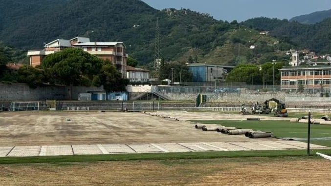 Gli operai hanno eliminato la vecchia biglietteria per proseguire con le migliorie Gli operai hanno eliminato la vecchia biglietteria per proseguire con le migliorie