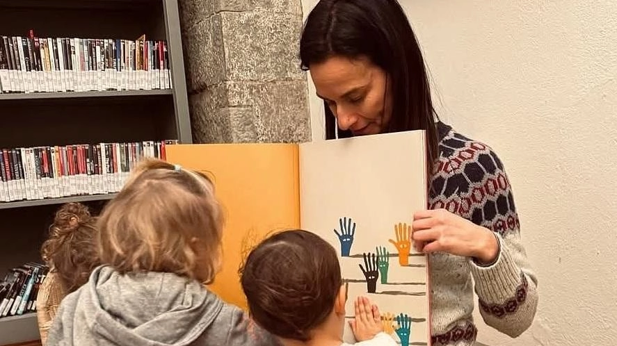 Piccoli lettori crescono. Grazie ad una collaborazione fattiva tra il nido d’infanzia comunale Raggio di Sole di Cortona, gestito dalla... Piccoli lettori crescono. Grazie ad una collaborazione fattiva tra il nido d’infanzia comunale Raggio di Sole di Cortona, gestito dalla...