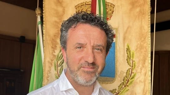 Marco Russo, assessore i lavori pubblici del Comune di Lerici, fa il punto sui lavori all’impianto di illuminazione lungo la passeggiata a mare Marco Russo, assessore i lavori pubblici del Comune di Lerici, fa il punto sui lavori all’impianto di illuminazione lungo la passeggiata a mare