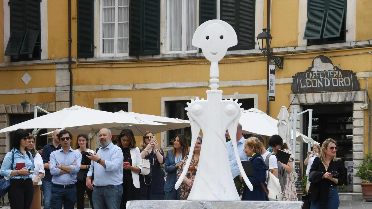 La White Carrara che si inaugurerà il 13 giugno nel centro cittadino avrà il patrocinio dell’Associazione disegno industriale La White Carrara che si inaugurerà il 13 giugno nel centro cittadino avrà il patrocinio dell’Associazione disegno industriale