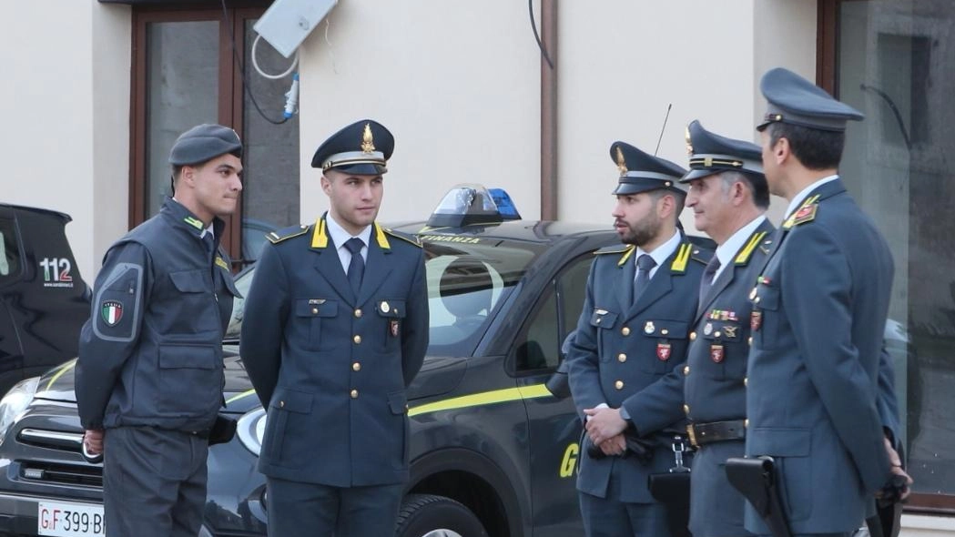 Blitz della guardia di finanza in un’attività commerciale. Merce sprovvista d’indicazioni sulla provenienza Blitz della guardia di finanza in un’attività commerciale. Merce sprovvista d’indicazioni sulla provenienza