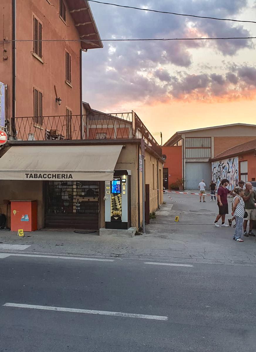 https://www.lanazione.it/image-service/view/acePublic/alias/contentid/NmM4MGM4ZDItM2NhOS00/0/sparatoria-a-umbertide-due-feriti-uno-e-grave.jpeg