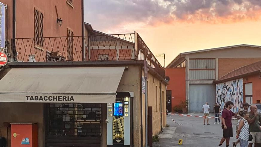 Sulla sparatoria stanno indagando gli agenti di polizia Sulla sparatoria stanno indagando gli agenti di polizia