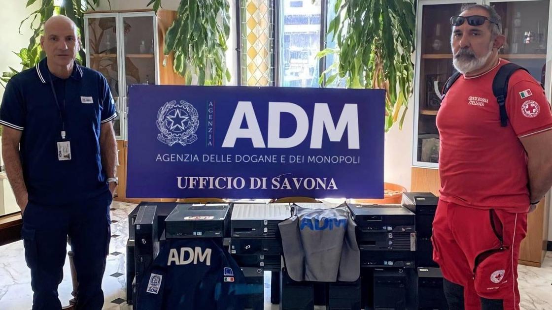 L’Agenzia delle dogane dona trentacinque pc alla Croce rossa di Follo