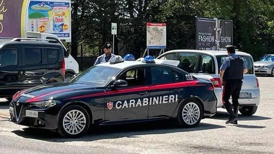 Divieto di avvicinamento violato: si toglie il braccialetto elettronico e torna a casa dei genitori, arrestato