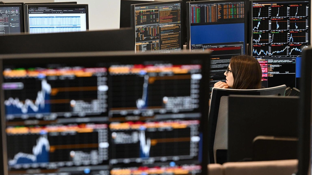 Il rendimento del decennale italiano scende al 3,62% Il rendimento del decennale italiano scende al 3,62%