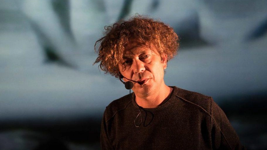 Michele Santeramo racconta Napoli per mezzo della figura di Gennaro Jovine Michele Santeramo racconta Napoli per mezzo della figura di Gennaro Jovine