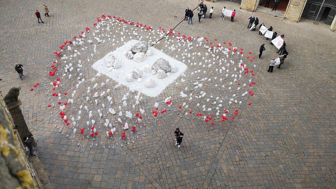 https://www.lanazione.it/image-service/view/acePublic/alias/contentid/NmM4YjI1YzQtMzQ0NC00/0/volterra-torna-in-piazza-per-la-sanita-pubblica.jpeg?f=16:9&w=1200&h=630