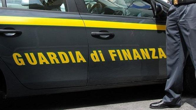 https://www.lanazione.it/image-service/view/acePublic/alias/contentid/NmM4ZGZhMGEtNzI0Yy00/0/l-intervento-della-guardia-di-finanza.jpeg?f=16:9&w=1200&h=630