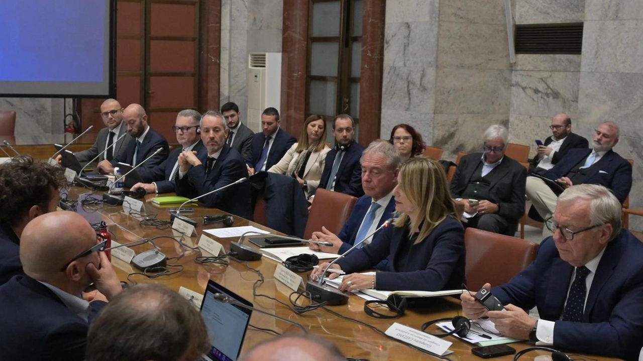 Un momento del tavolo ministeriale sulla vertenza Beko Europe Un momento del tavolo ministeriale sulla vertenza Beko Europe