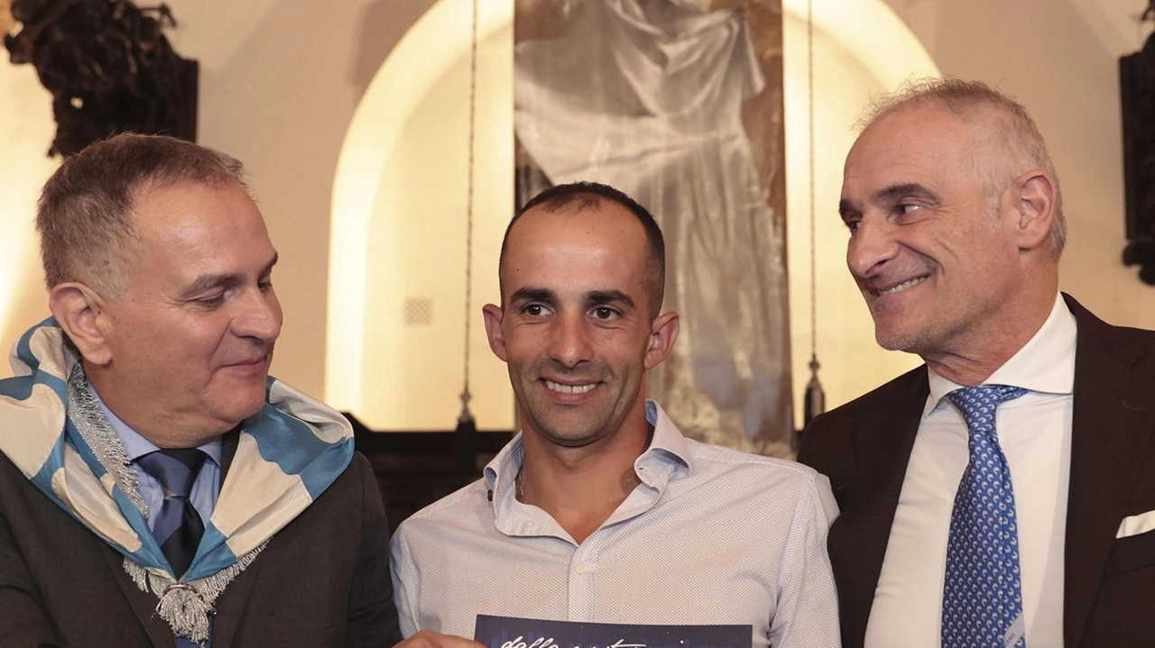 Presentato il numero unico "che è via di mezzo fra cronaca e romanzo". "Un’opera artistica", dice il priore . Presentato il numero unico "che è via di mezzo fra cronaca e romanzo". "Un’opera artistica", dice il priore .