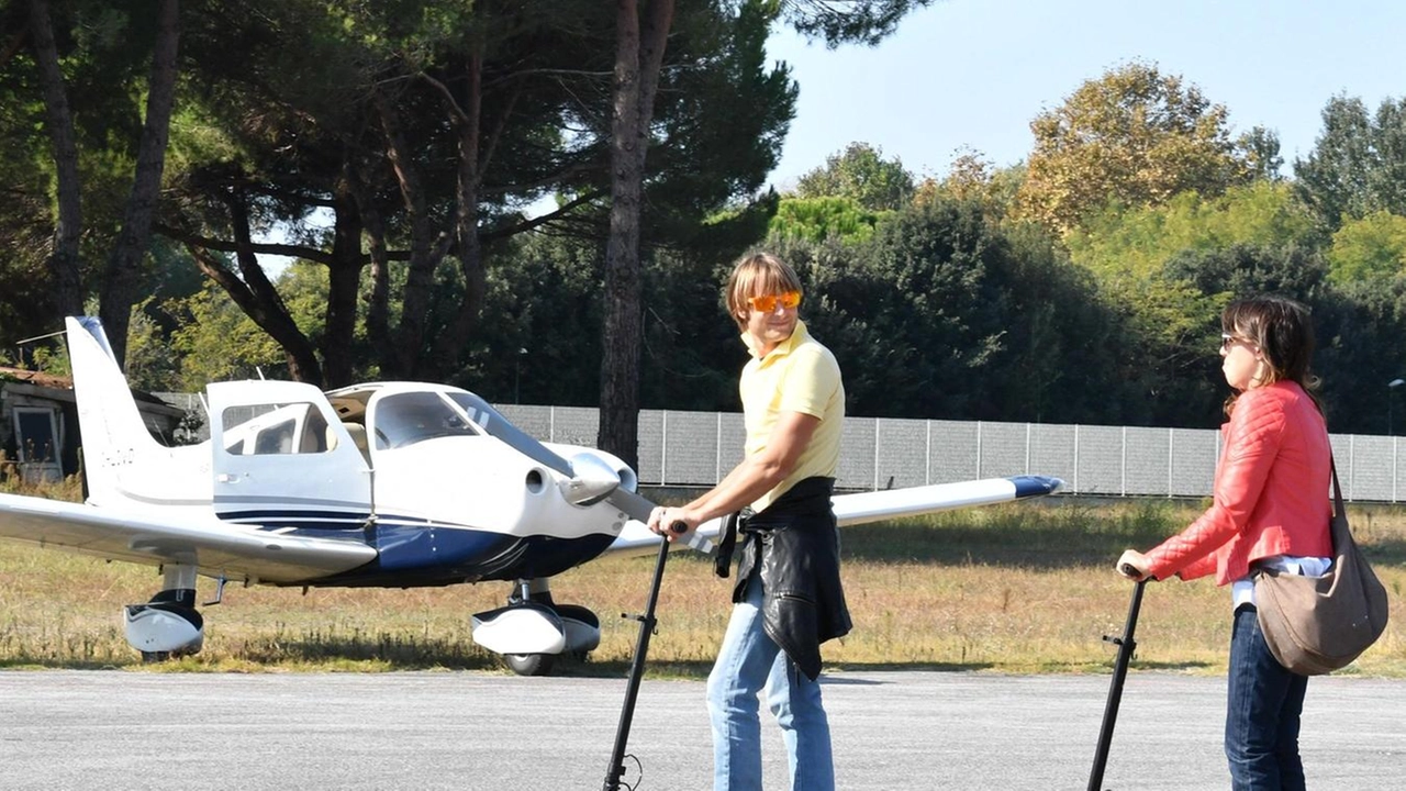 Al centro del dibattito cittatino c’è l’Aeroporto dei Marmi Massa Cinquale, questo il suo nuovo nome, e soprattutto il suo sviluppo nel lungo periodo Al centro del dibattito cittatino c’è l’Aeroporto dei Marmi Massa Cinquale, questo il suo nuovo nome, e soprattutto il suo sviluppo nel lungo periodo