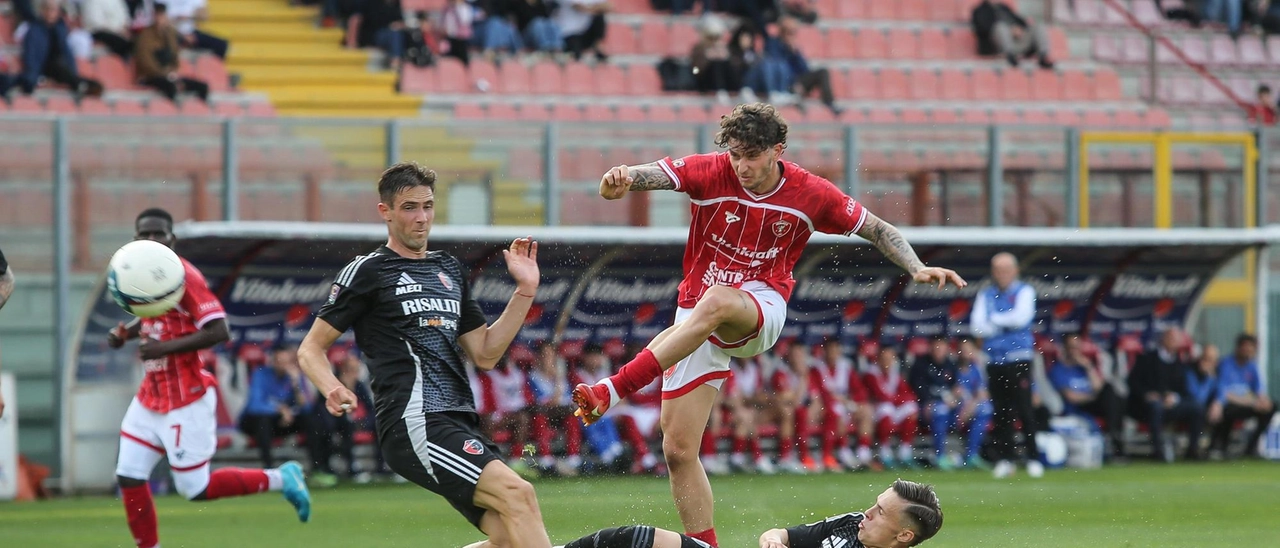 Stagione deludente per i biancorossi: tre allenatori e nessun piazzamento