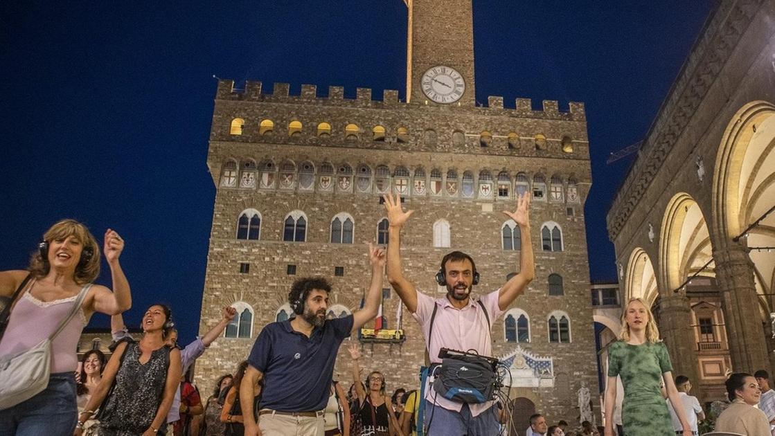 https://www.lanazione.it/image-service/view/acePublic/alias/contentid/NmMzNTRkOWUtZGE1Mi00/0/sul-palcoscenico-della-vita-reale-terapie-teatrali-walking-a-firenze.jpeg?f=16:9&w=1200&h=630