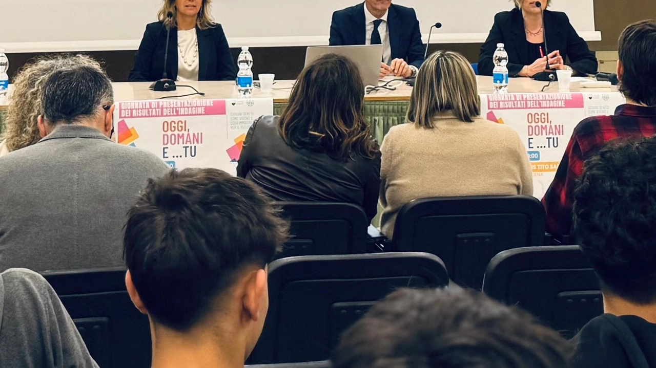 La presentazione dei risultati ieri al Sarrocchi con l’assessore Micaela Papi, il dirigente Francesco Ghelardi e due docenti Unisi