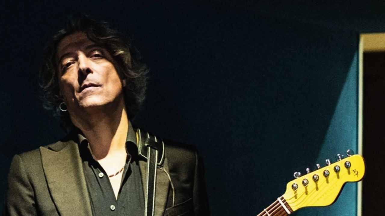 Federico Poggipollini, noto chitarrista di Luciano Ligabue,. sarà in concerto sabato prossimo al Parco di Serravalle di Empoli con il trio Crumars