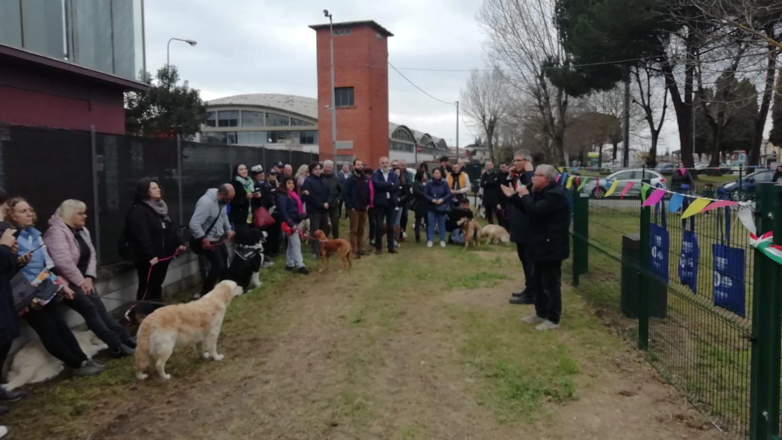 Taglio del nastro a Calcinaia per due campi attrezzati per i cani. Il sindaco Alderigi: "Una bella giornata per tutti i cinofili"