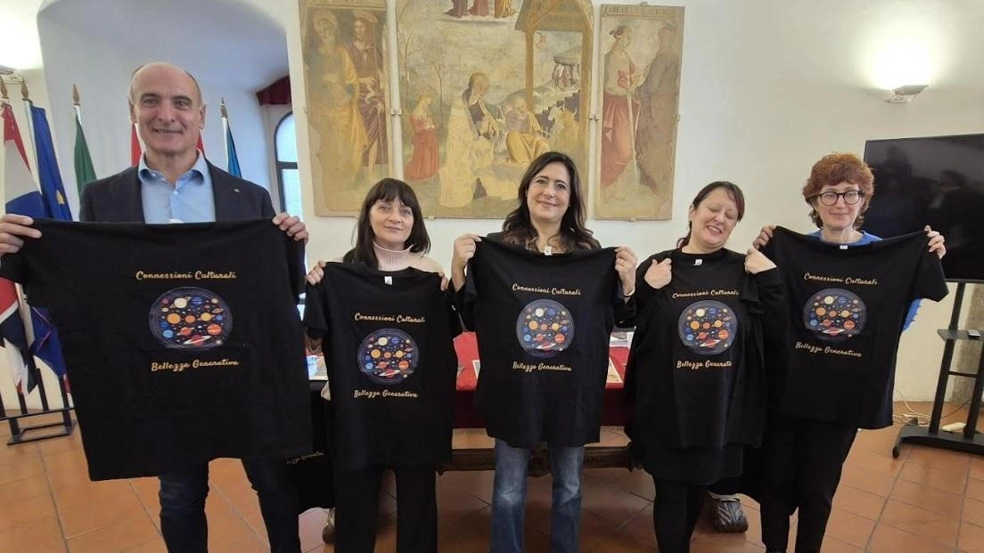 L’assessora Francesca Tizi illustra con. la dirigente. Ilenia Filippetti il progetto “Connessioni culturali. Bellezza generativa” L’assessora Francesca Tizi illustra con. la dirigente. Ilenia Filippetti il progetto “Connessioni culturali. Bellezza generativa”