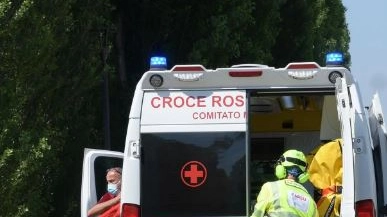 Travolto in moto da un’auto: gravissimo incidente stradale a Lucca